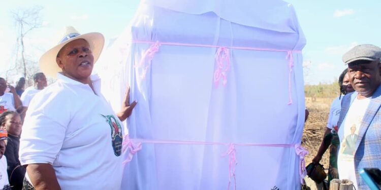 Senate President Mabel Chinomona honors parents with tombstone unveiling in Mutoko